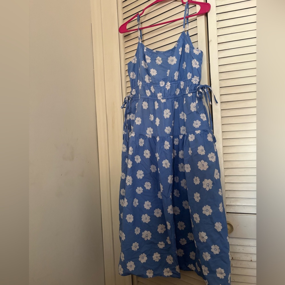 Women's Cinched Waist Midi Sundress - Universal Thread™ Blue Floral S
﻿
